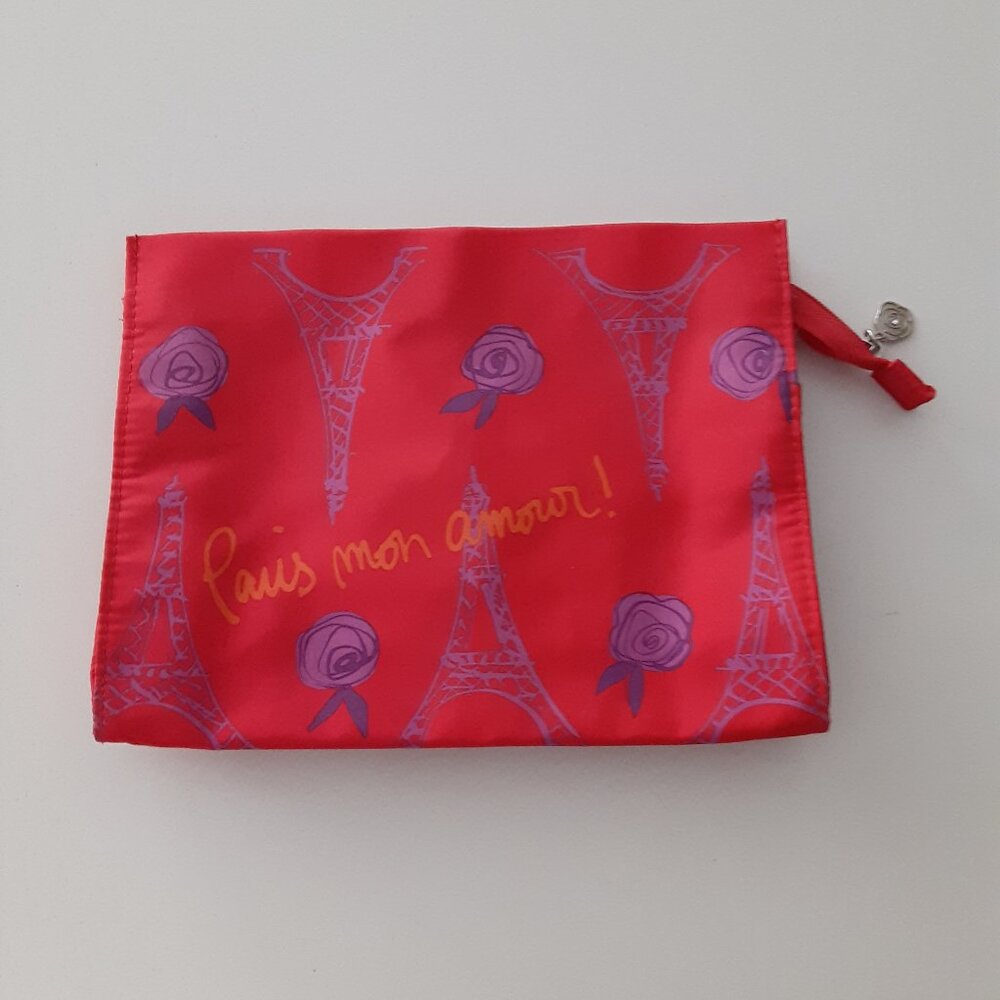 Paris Amour Make Up Bag - zip closure